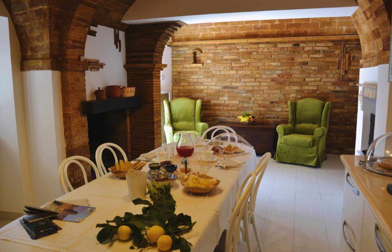 Beb Cornelia Bed and Breakfast Atri Buitenkant foto